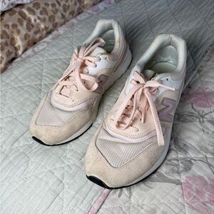 Light Link New Balanace Sneakers 8.5